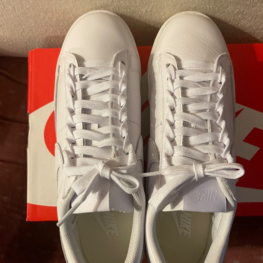 NIKE Womens Sneakers
